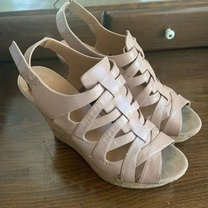 Neutral wedge heels